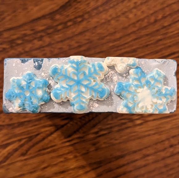 Large festive slab bar soap with a reindeer pattern. Essential oil gentle smell - Picture 2 of 4